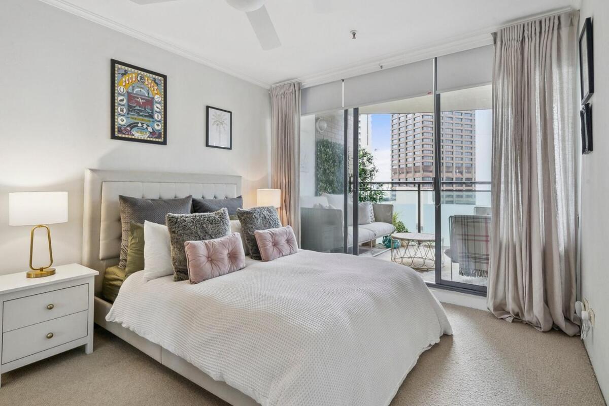 Luxury Apartment *